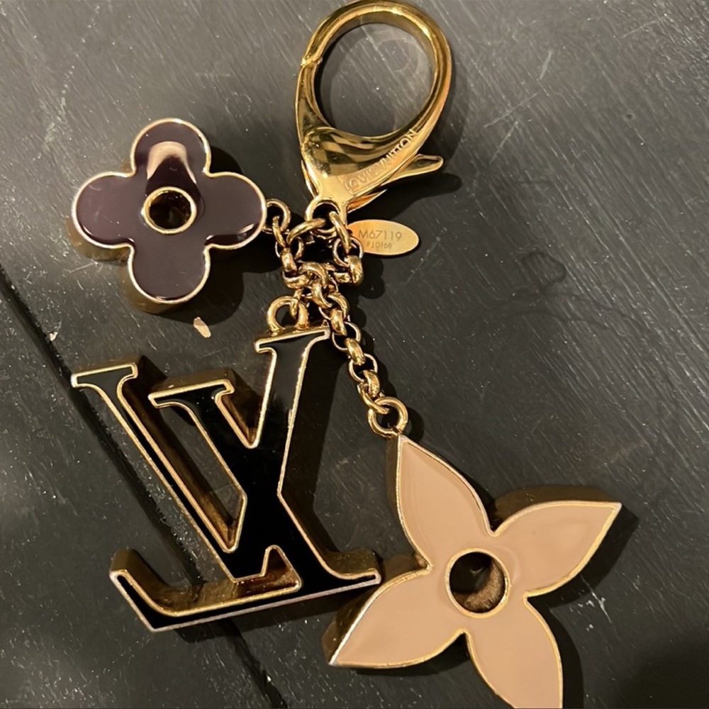 LV key ring authentic